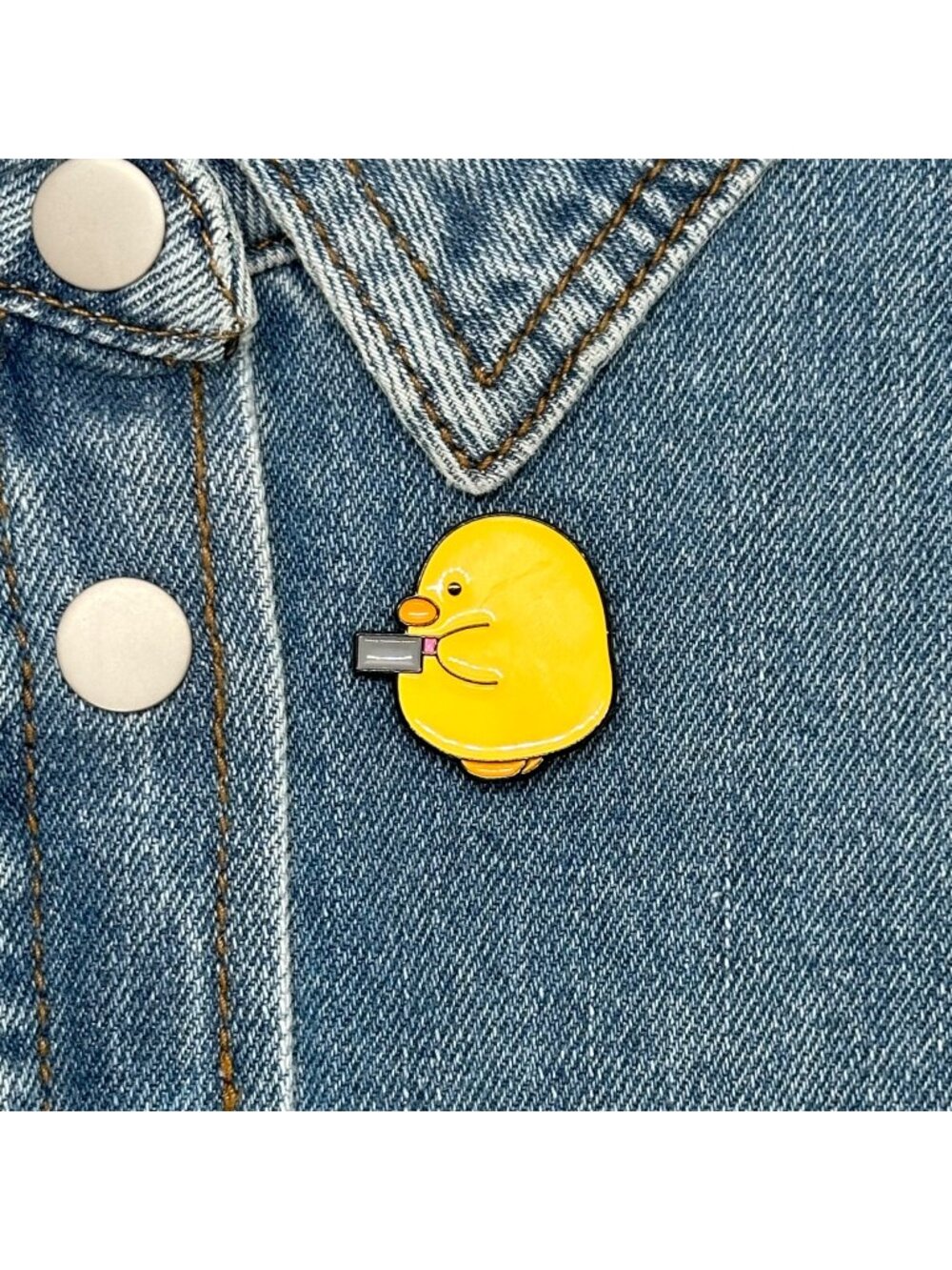 Fun Cartoon Metal Enamel Pin Brooch Cute Yellow Duck Holding A Knife In Hand New
